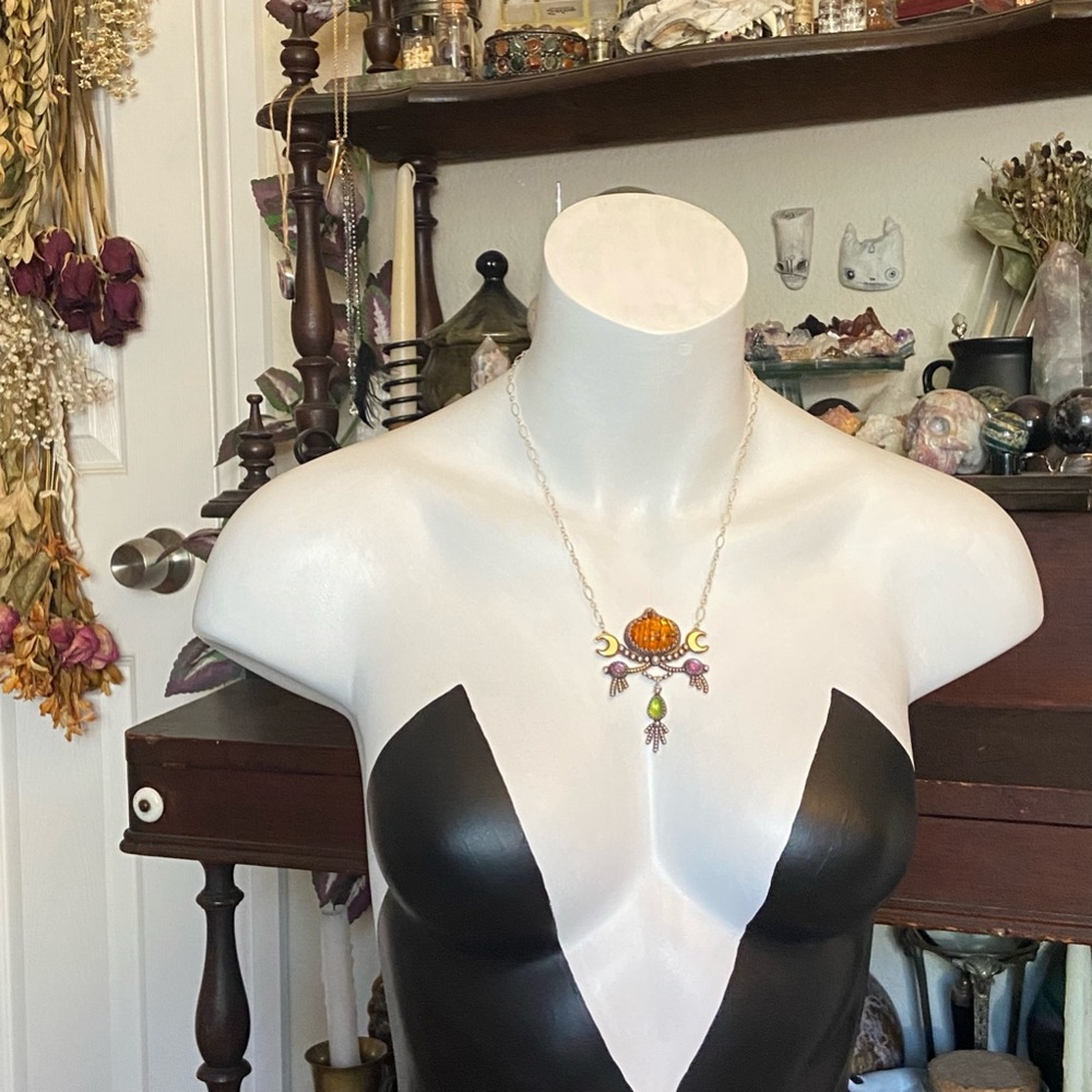 Halloween Queen necklace - Picture 3 of 3